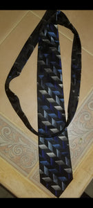Wide end silk tie